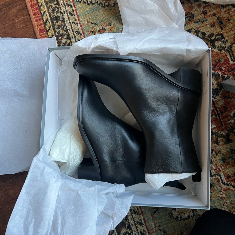 Everlane The City Boot in Black Leather size 9 Women's Side Zip Block Heel Ankle